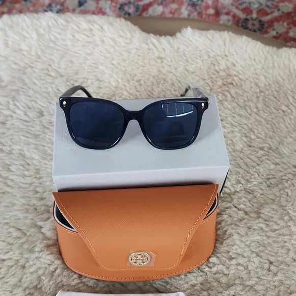 NWT IOB Tory Burch Transparent Blue Soft Square Sunglasses 👓💙🎁